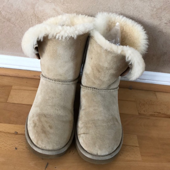 UGG BAILEY Button Boots Sz US7/EU 38 - Picture 1 of 9